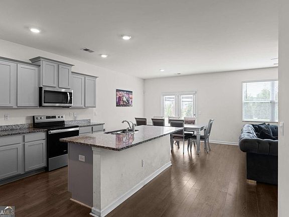 5th image of 245 Canberra Way