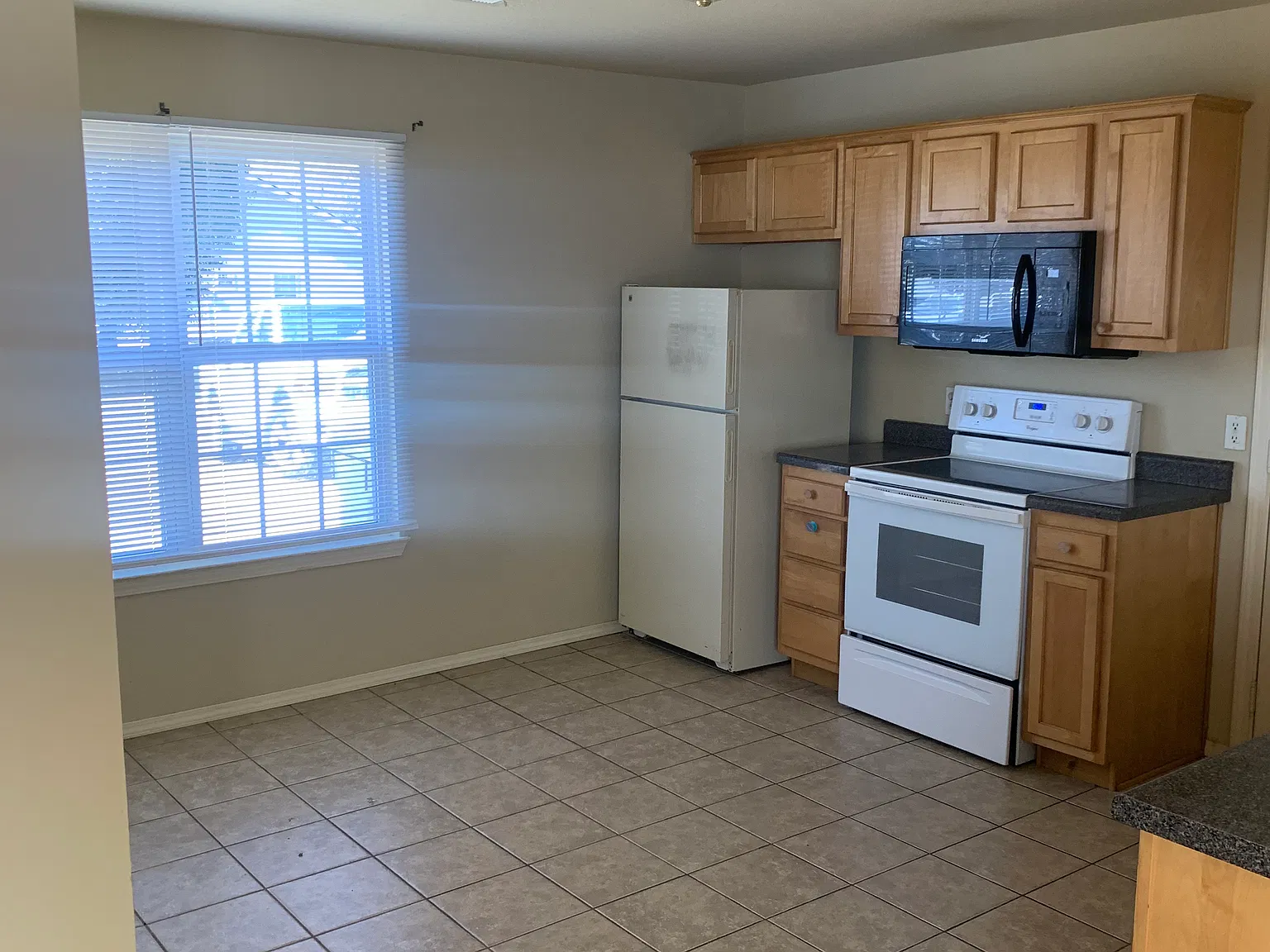 2 bed, 1025 sqft, $1,050 — Photo 3