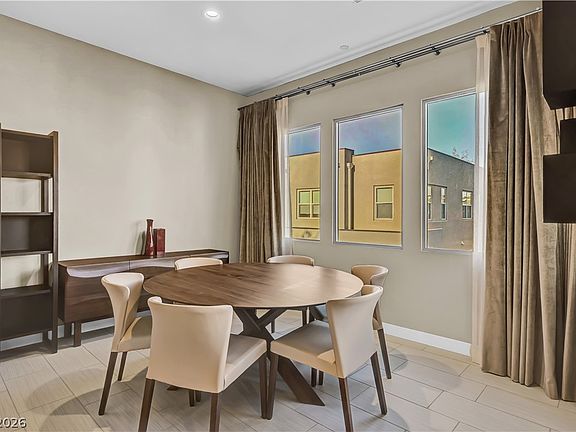 5th image of 1257 Venue St #102