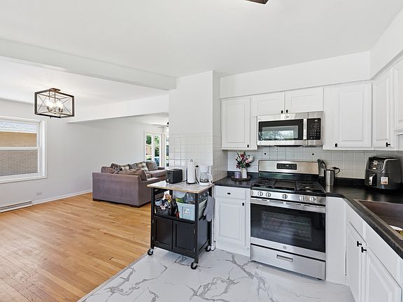 4th image of 322 E Alden Dr
