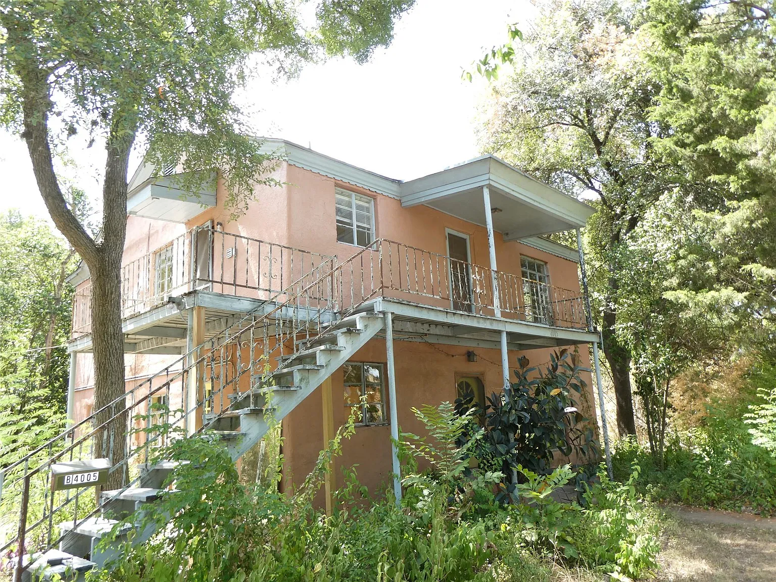 2 bed, 1.0 bath, 1722 sqft, $1,395 — Photo 1