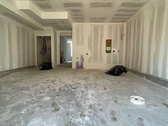 2nd image of 1017 Pacific St