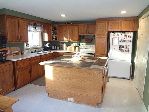 Kitchen-Dishwasher in island
