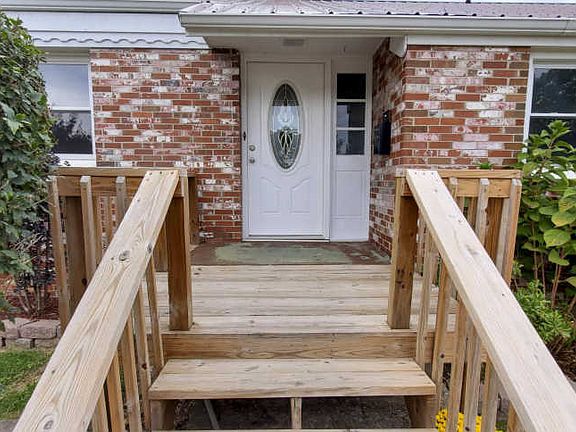 3rd image of 1407 E Myrtle Ave