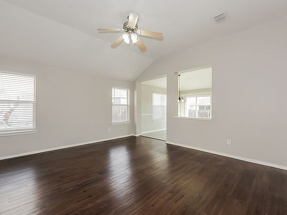 3rd image of 709 Gillon Dr