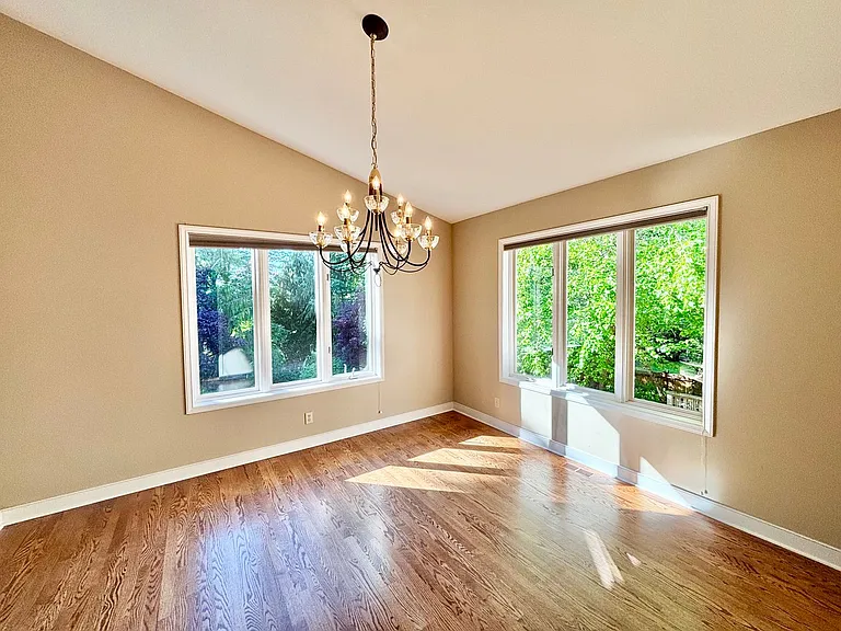16558 SE 58th Pl — Photo 7