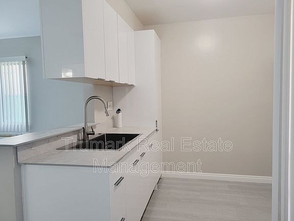 4th image of 1005 E Garfield Ave APT 3