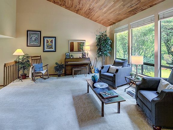 4th image of 26619 Woodland Way S