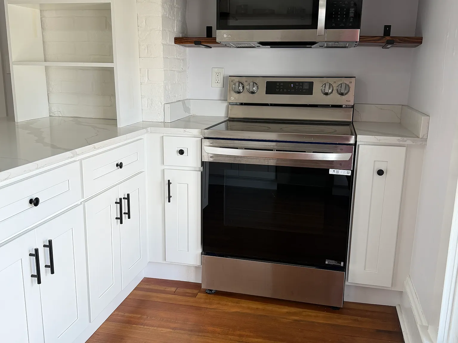 2 bed, 1159 sqft, $2,200 — Photo 3