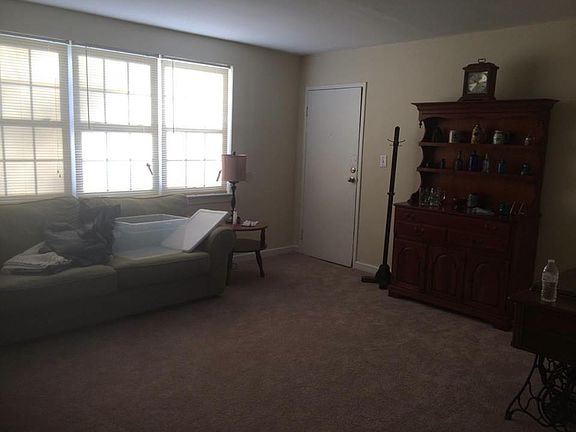 Living room space (facing the entrance)
