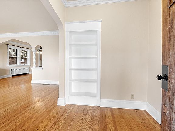 5th image of 6404 Winona Ave