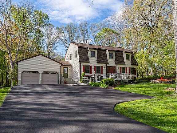 3rd image of 115 Wilmont Ct
