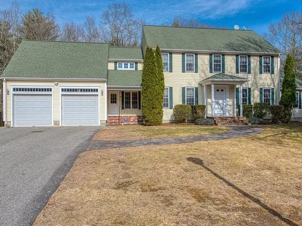40 Twin Diamond Dr, Bridgewater, MA 02324