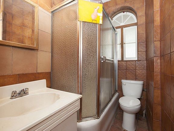 4th image of 731 Greenwich St APT J38