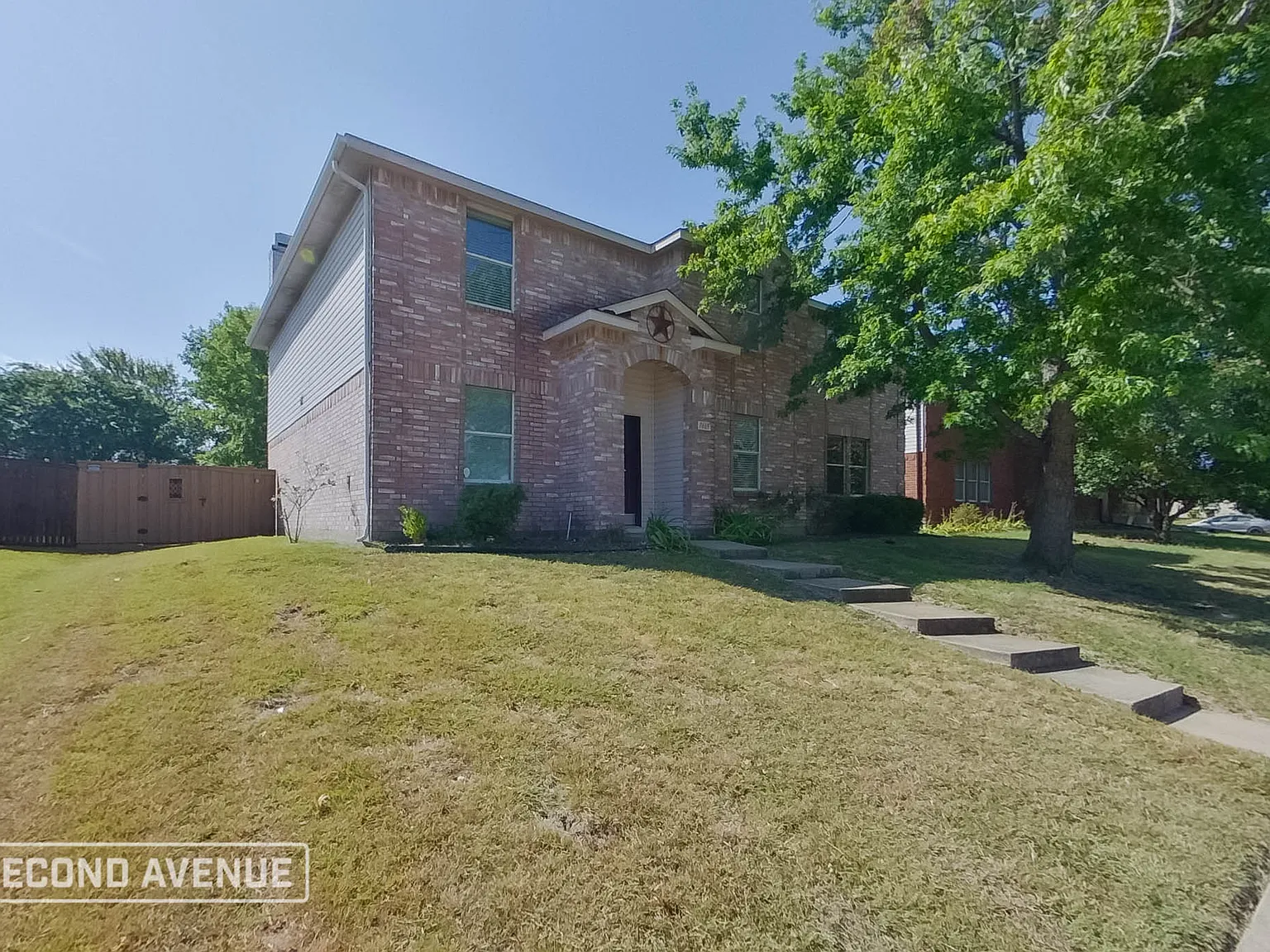 5 bed, 2.5 bath, 2891 sqft, $2,549 — Photo 2