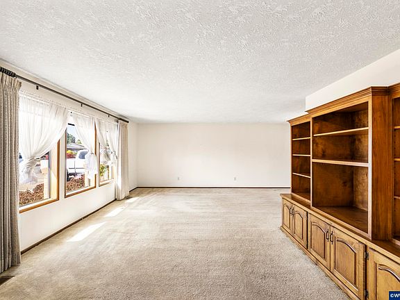4th image of 2044 Astor Way