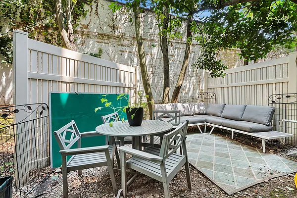 Sold by Christie's International Real Estate Group, LLC | media 17