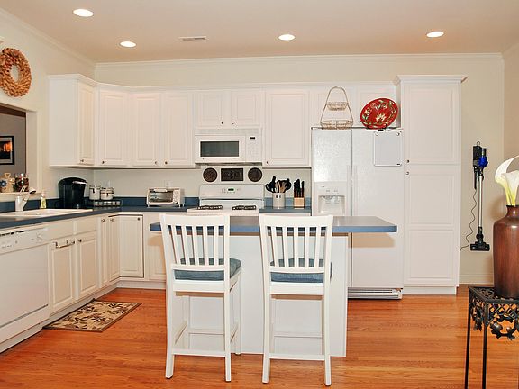 4th image of 306 Barefield Ln
