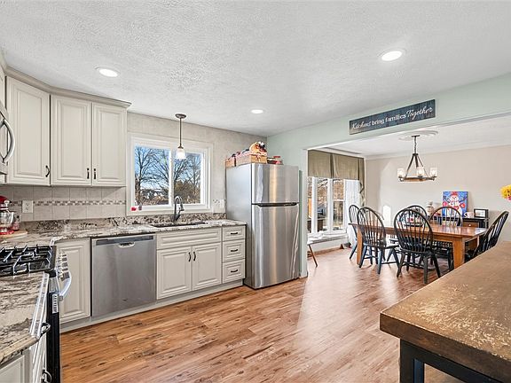 3rd image of 202 James St