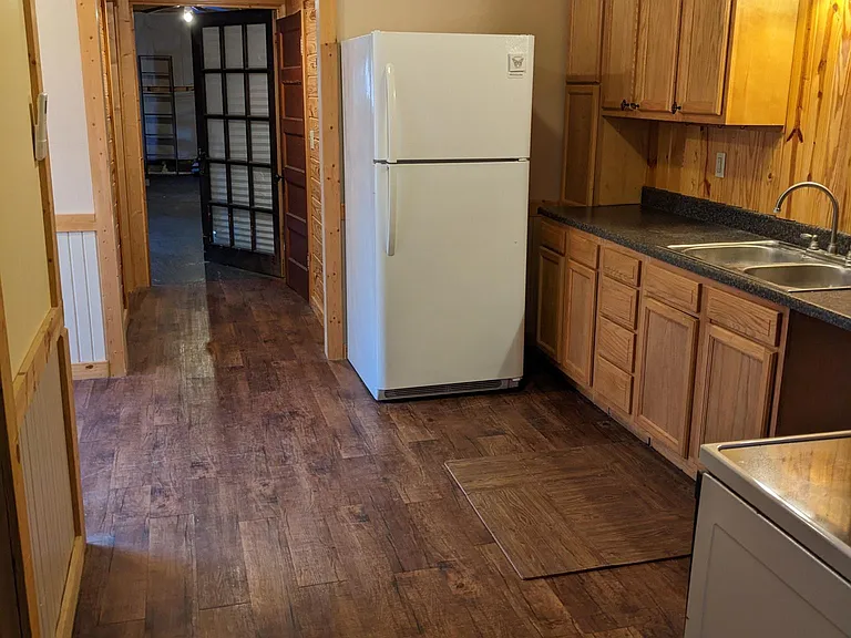 1212 E 3rd St #B — Photo 4