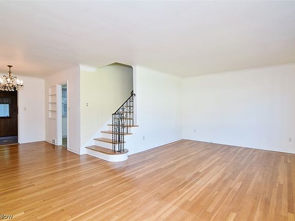 5th image of 1663 Oakmount Rd