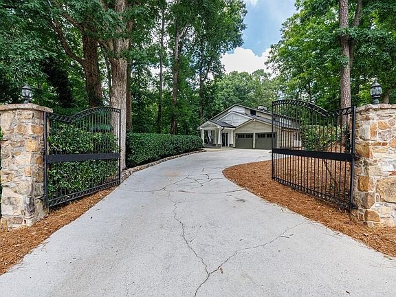 2nd image of 305 River Knoll Dr