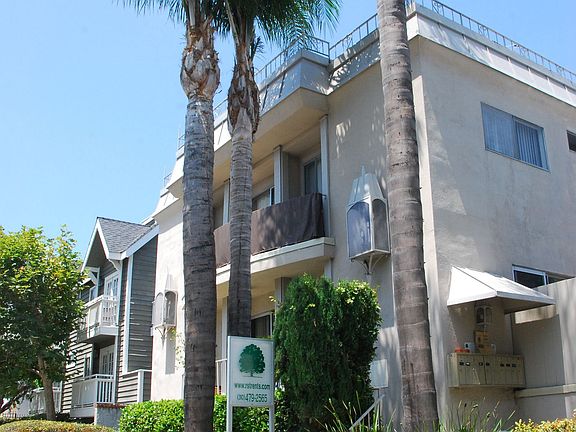 2nd image of 1552 Armacost Ave APT 5