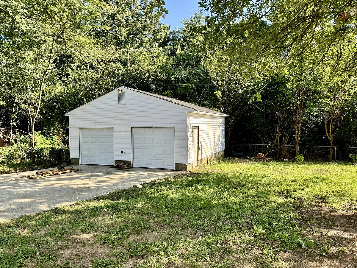 Building Photo - 2401 Phoenix Dr