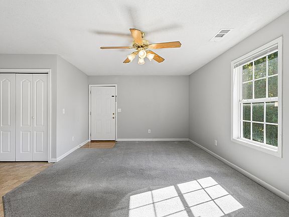 2nd image of 104 Hanna Dr