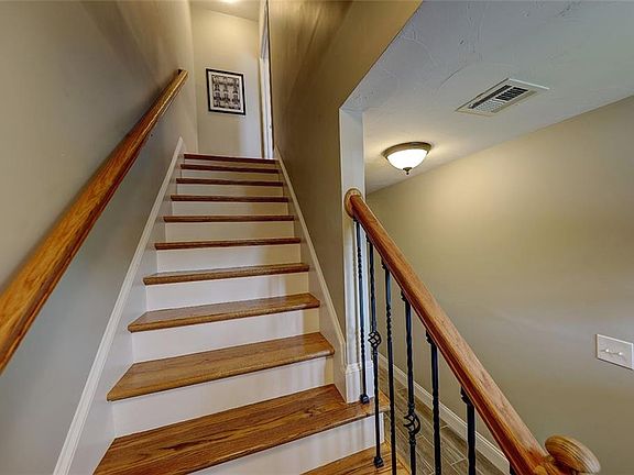 5th image of 702 Hunting Hill Dr