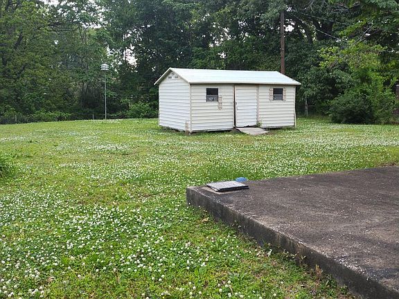 3rd image of 3098 Cromwell Ave