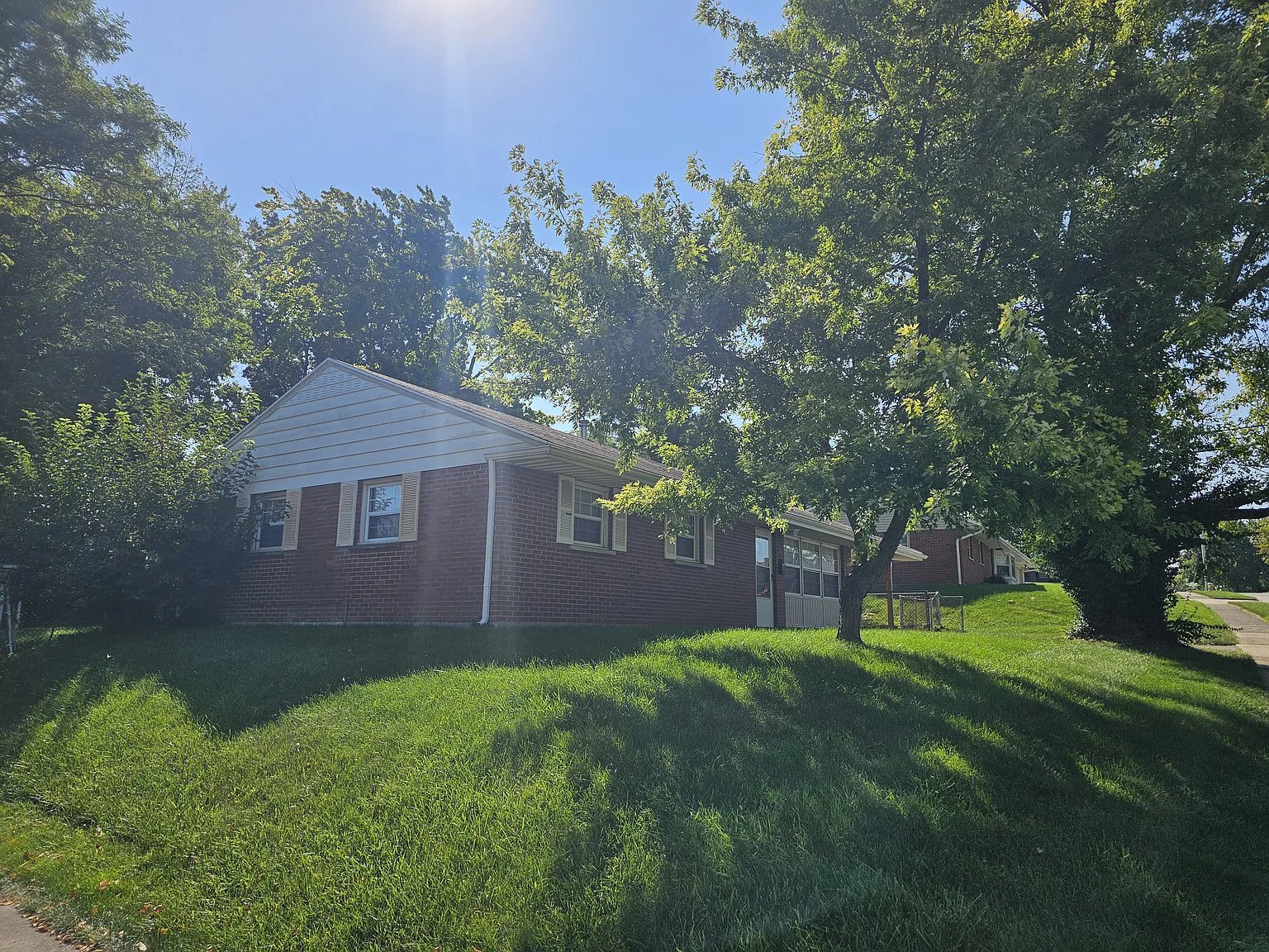 3 bed, 1.5 bath, 1250 sqft, $1,600 — Photo 3