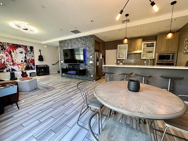 4412 N 27th Way — Photo 4
