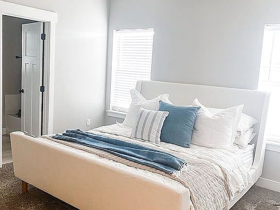 4th image of 3343 S Tytus Ln
