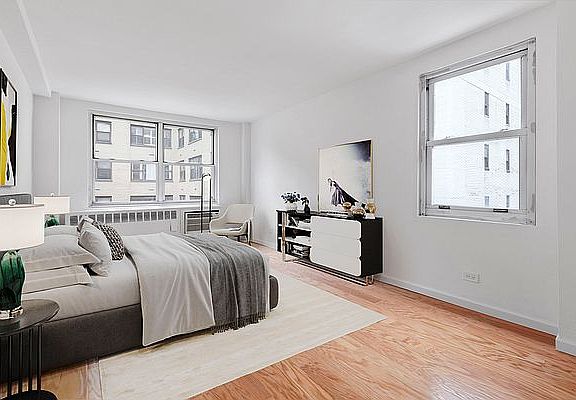 5th image of 310 E 70th St APT 10D