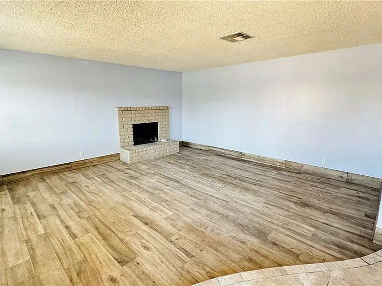 3090 Desmond Ave — Photo 3
