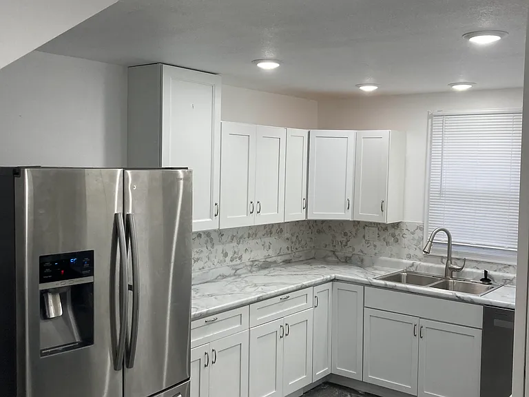 941 W Harrison St — Photo 9