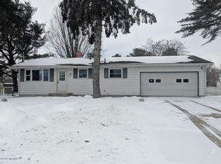 915 S Constantine St, Three Rivers, MI 49093