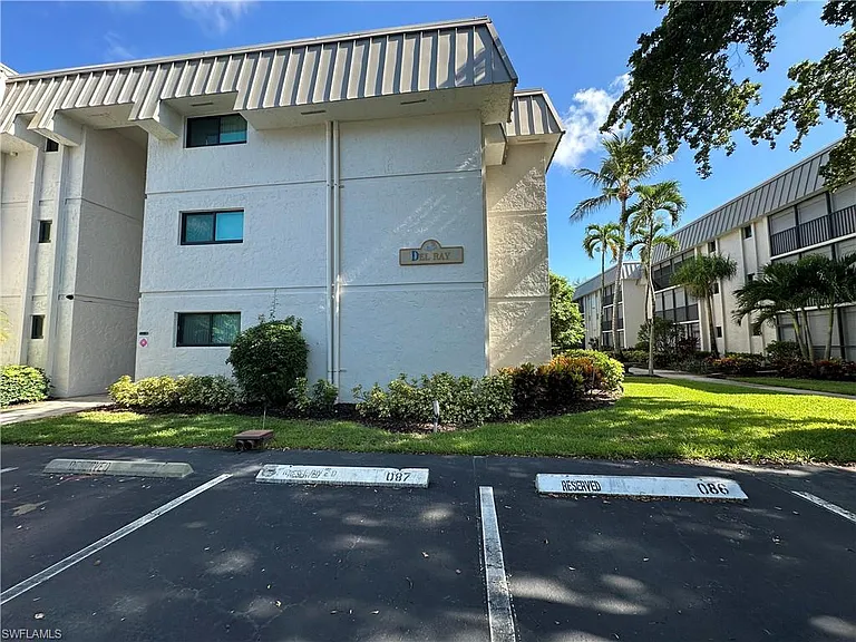 788 Park Shore Dr #D20 — Photo 2