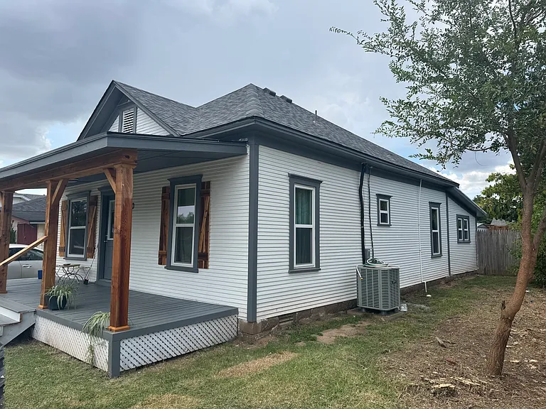 720 S Miles Ave — Photo 3