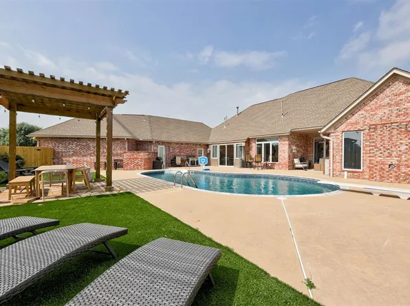 68 Stonegate Dr, Choctaw, OK 73020