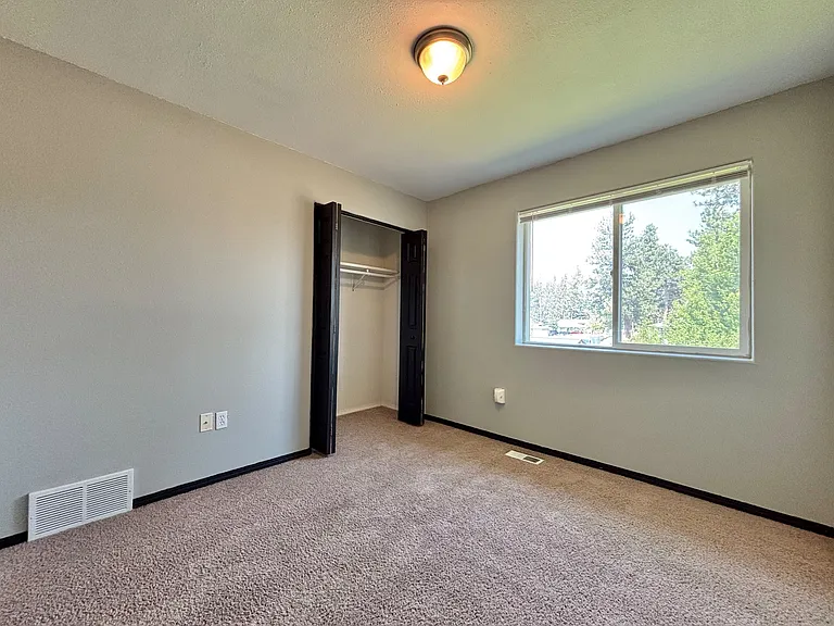 905 E Spence St — Photo 17