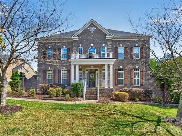 9153 Kensington Forest Dr, Harrisburg, NC 28075