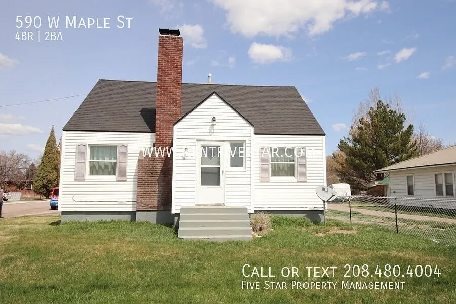 590 W Maple St