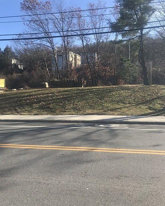 2nd image of 190 River St