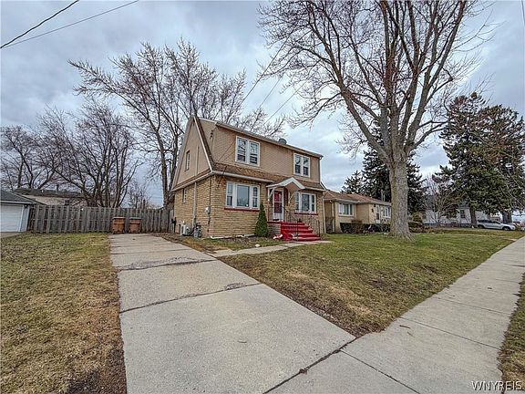 2nd image of 221 Evergreen Pl