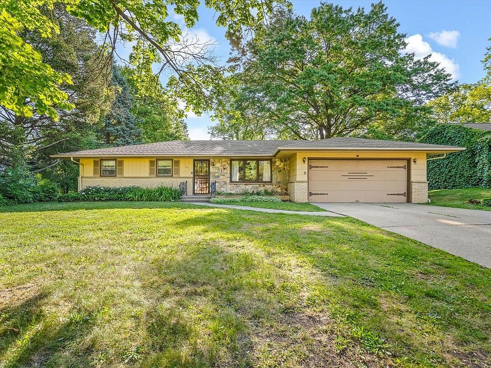 1st image of 131 Dawn Ave