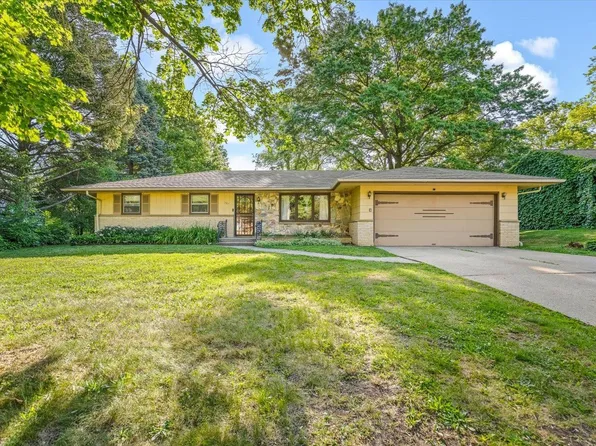131 Dawn Ave, Rockford, IL 61107