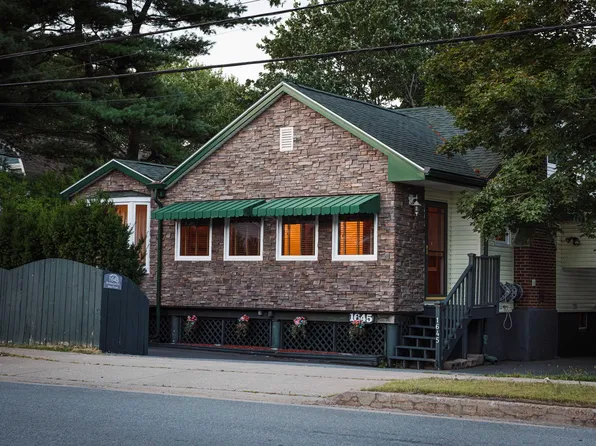 1645 Saint Margarets Bay Rd, Timberlea, NS B3T 1B4