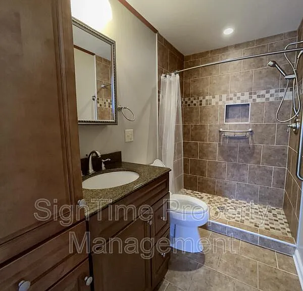 825 Armstrong Ave — Photo 5